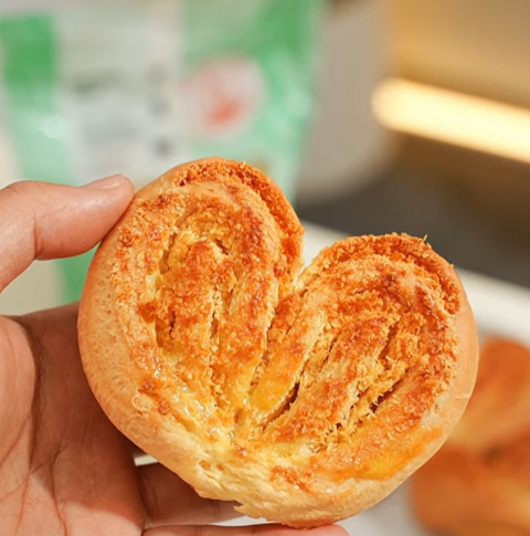Coconut Heart Bread: A Soft, Pull-Apart Valentine’s Treat Made with Care
